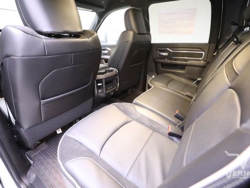 New 2026 RAM 2500 Laramie AWD/4WD image 9