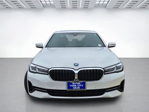 Used 2022 BMW 530e w/ Premium Package image 2