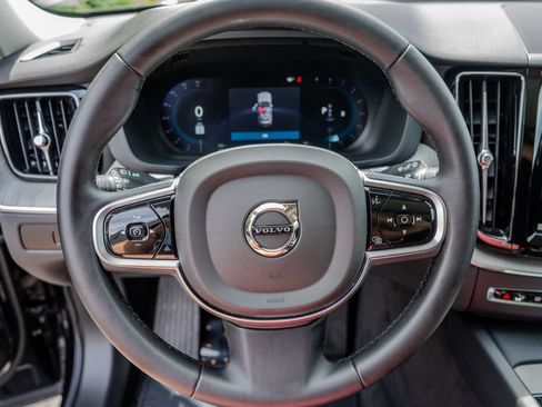 Used 2025 Volvo XC60 B5 Plus AWD/4WD image 5