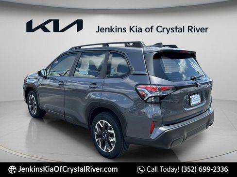 Used 2025 Subaru Forester AWD/4WD image 7