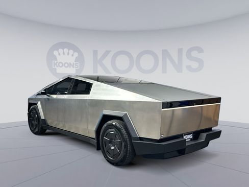 Used 2024 Tesla Cybertruck AWD Crew Cab image 4