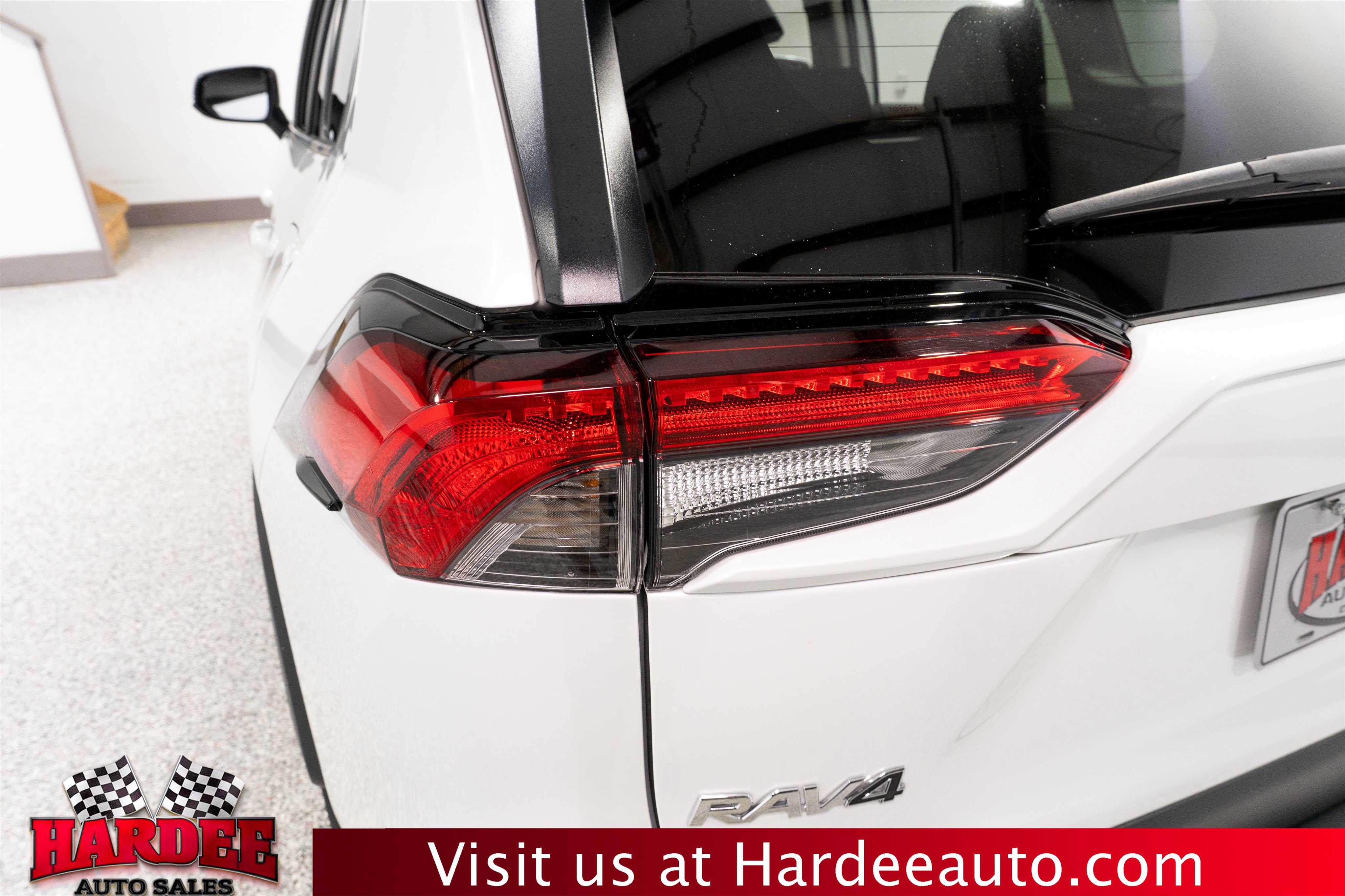 Used 2025 Toyota RAV4 XLE Premium w/ Weather Package FWD image 9