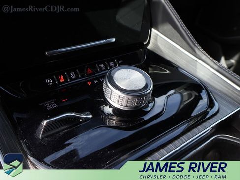 Used 2023 Jeep Wagoneer L Series II image 38