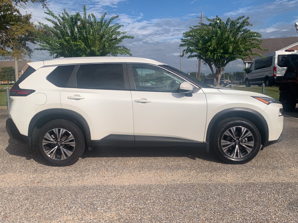 Used 2023 Nissan Rogue SV w/ SV Premium B Package FWD image 2