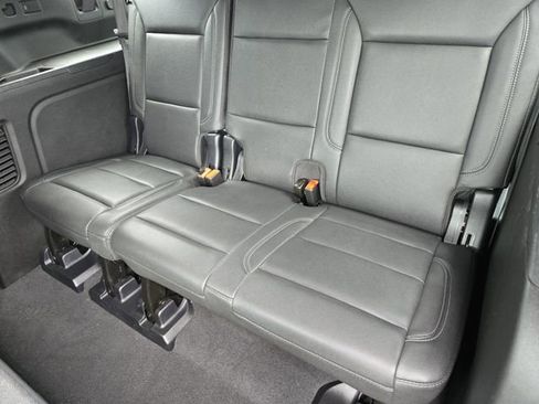 Used 2025 Chevrolet Suburban Z71 AWD/4WD image 30