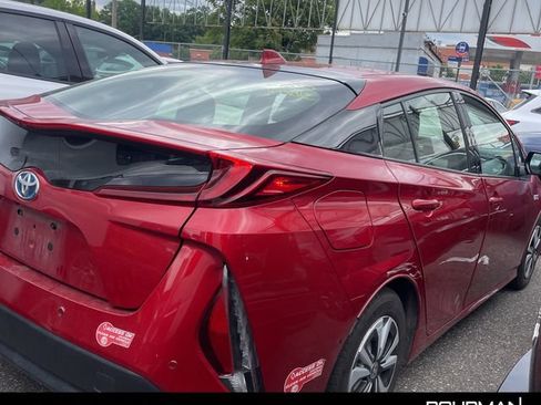 Used 2017 Toyota Prius Prime Advanced FWD image 4