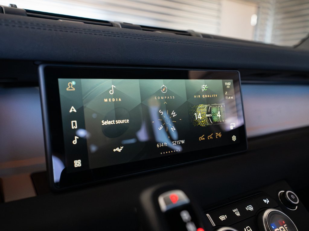 Used 2023 Land Rover Defender 110 S AWD/4WD image 18