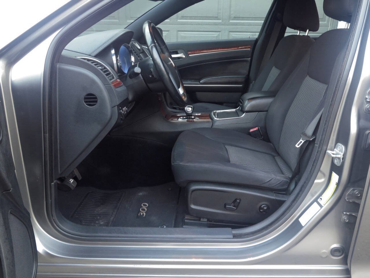 Used 2012 Chrysler 300 RWD image 10
