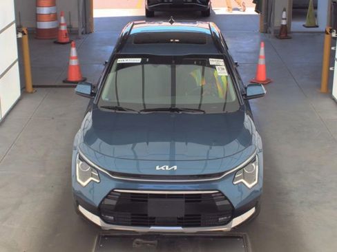 Used 2024 Kia Niro EX Touring FWD image 3