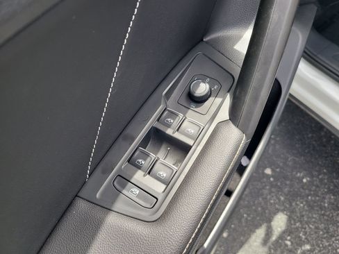 Used 2023 Volkswagen Tiguan SE FWD image 14