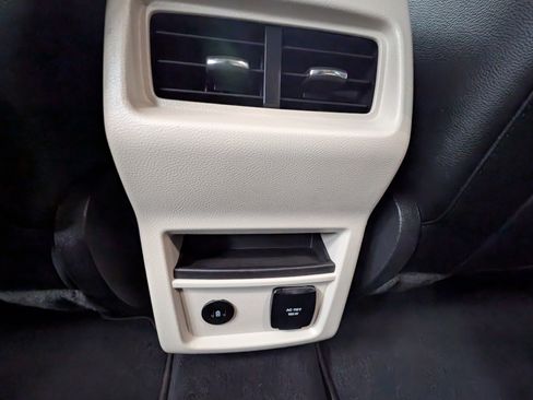 Used 2022 Ford Edge Titanium w/ Class II Trailer Tow Package image 7