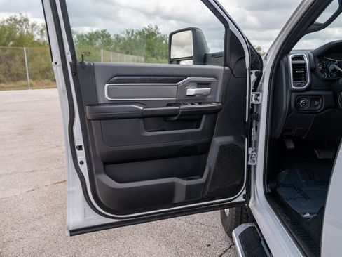 Used 2023 RAM 2500 Big Horn w/ Level 1 Equipment Group image 10