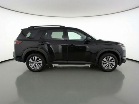 Used 2025 Nissan Pathfinder SV image 11