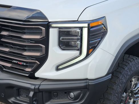 Used 2026 GMC Sierra 1500 AT4X w/ LPO, Black Badging Package AWD/4WD image 9