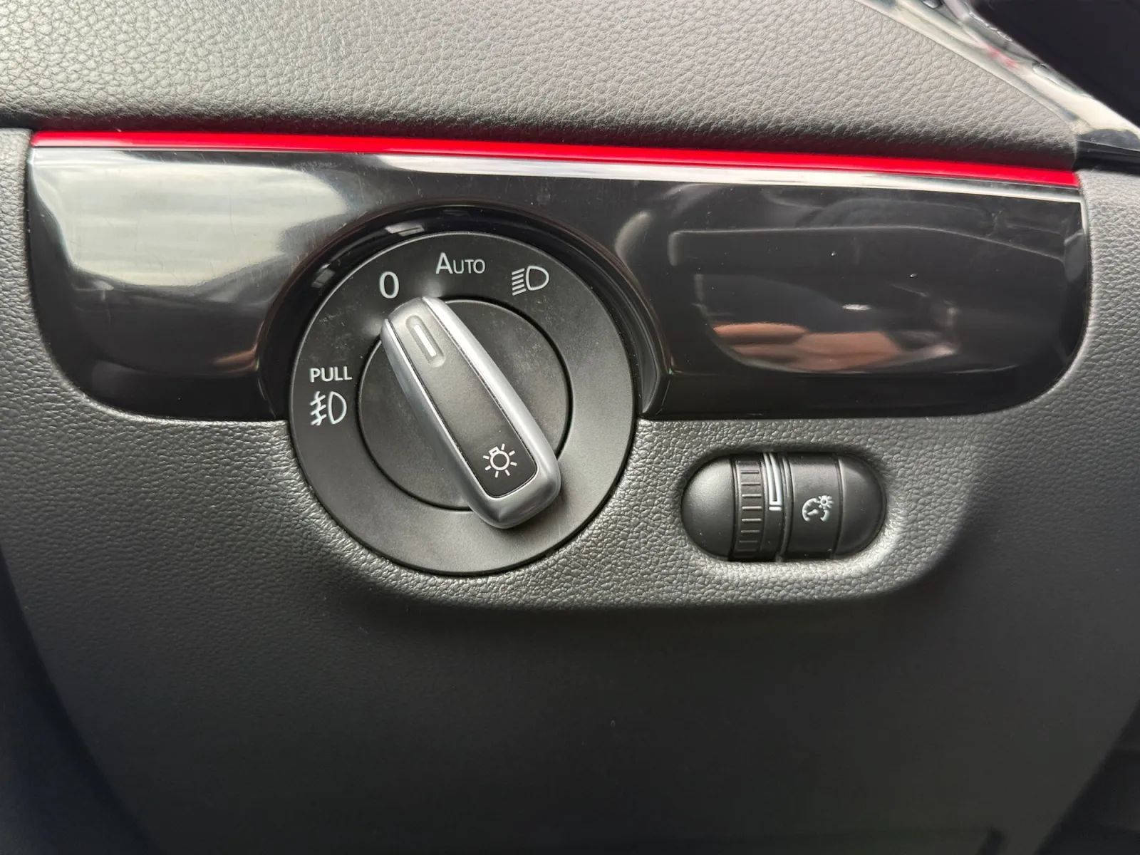 Used 2017 Volkswagen Jetta GLI FWD image 36