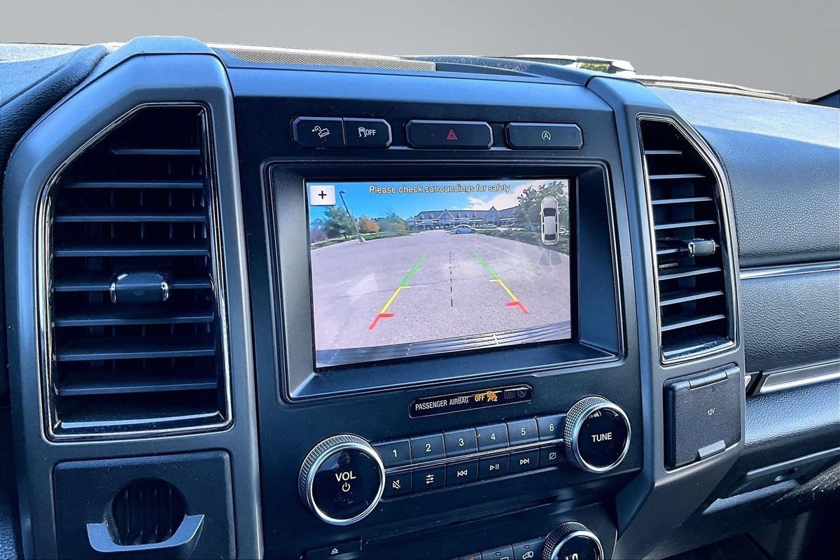 Used 2018 Ford Expedition XLT w/ Equipment Group 202A AWD/4WD image 28