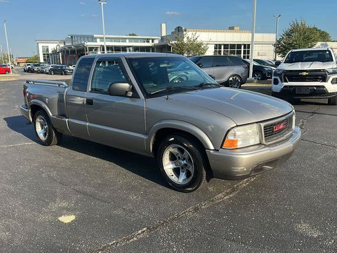 Used 2001 GMC Sonoma SLS w/ Hot Looks Pkg RWD image 1