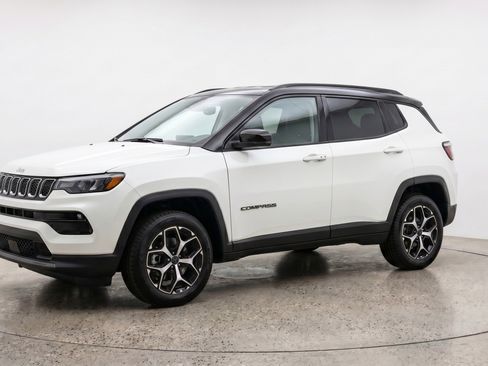 Used 2025 Jeep Compass Limited image 3