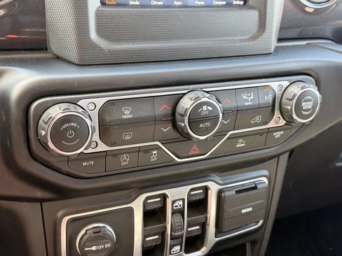 Used 2022 Jeep Gladiator Sport AWD/4WD image 18
