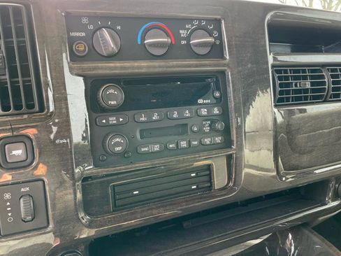 Used 2003 Chevrolet Express 1500 w/ Preferred Equipment Group 4 image 5