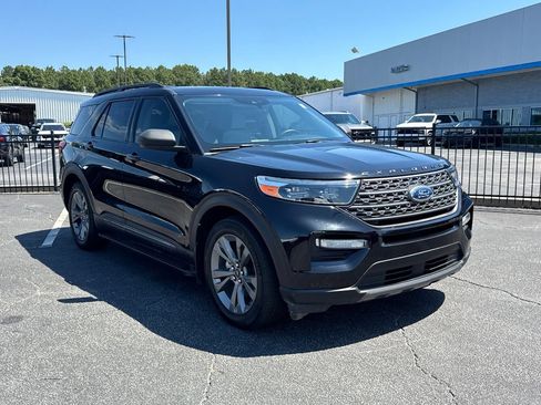 Used 2021 Ford Explorer XLT w/ Equipment Group 202A AWD/4WD image 4