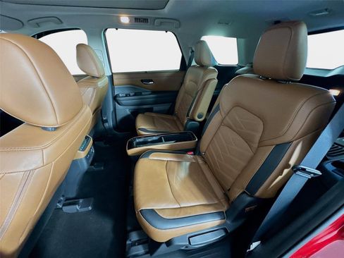 Certified 2023 Nissan Pathfinder Platinum AWD/4WD image 23