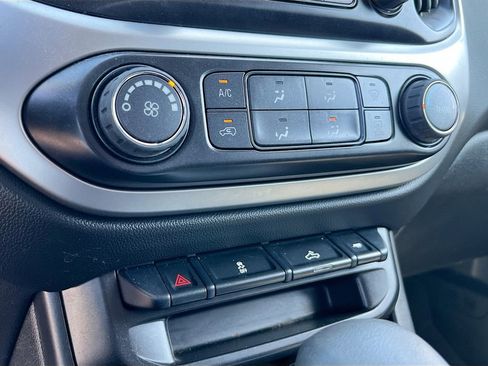 Used 2022 Chevrolet Colorado LT w/ LT Convenience Package AWD/4WD image 15