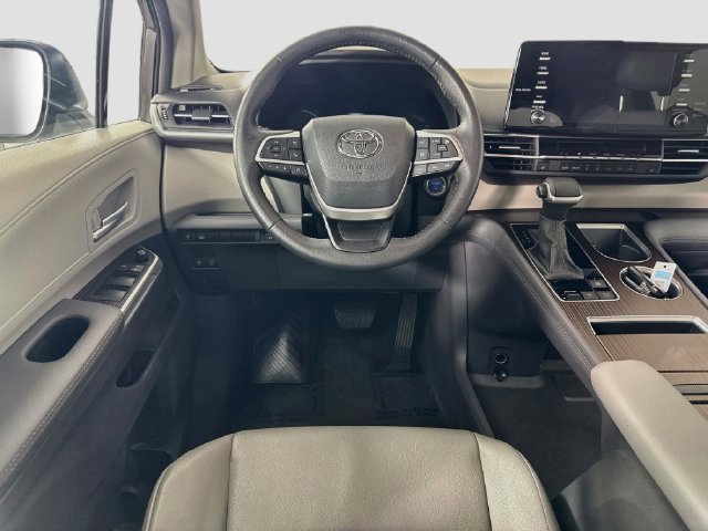 Certified 2024 Toyota Sienna XLE FWD image 24
