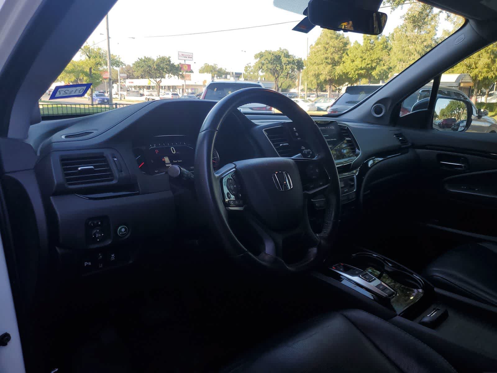 Used 2019 Honda Pilot Touring image 2
