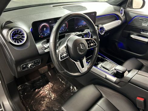 Used 2023 Mercedes-Benz GLB 250 w/ Premium Package image 12