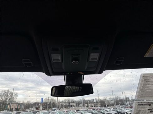 Used 2022 Chevrolet Suburban LT image 24