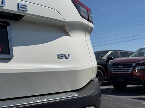 Used 2023 Nissan Rogue SV image 42