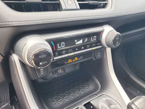 Used 2025 Toyota RAV4 XLE w/ Convenience Package FWD image 31