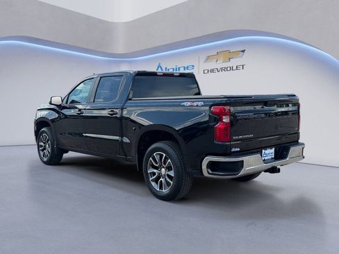Used 2022 Chevrolet Silverado 1500 LT AWD/4WD image 3