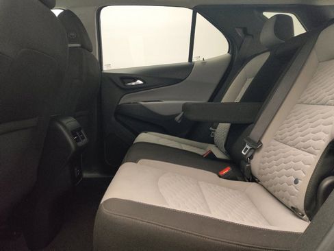 Used 2021 Chevrolet Equinox LS w/ LS Convenience Package image 18