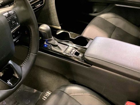 Used 2025 Toyota Camry XLE w/ Premium Package image 17