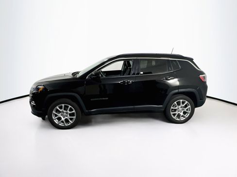 Used 2022 Jeep Compass Latitude w/ Sun and Sound Group AWD/4WD image 8