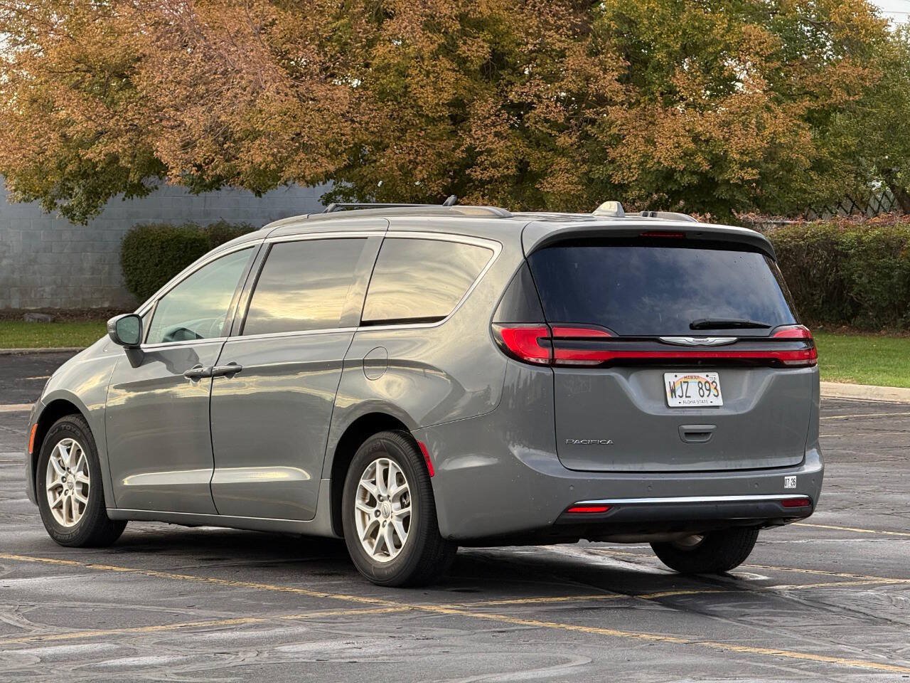 Used 2022 Chrysler Pacifica Touring-L FWD image 3