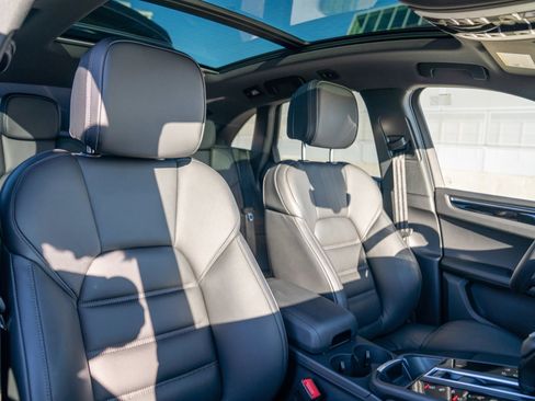 Certified 2026 Porsche Macan AWD/4WD image 26