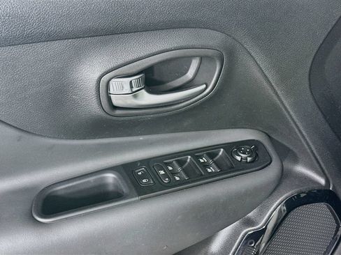 Certified 2022 Jeep Renegade Altitude w/ Convenience Group AWD/4WD image 28