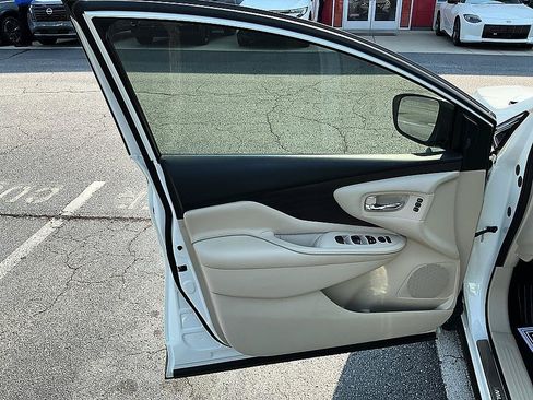 Certified 2019 Nissan Murano Platinum w/ Cargo Package FWD image 11