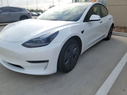 Used 2023 Tesla Model 3 Standard Range image 1