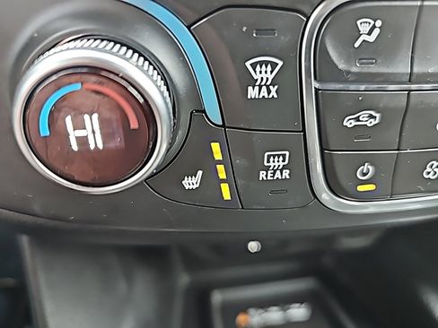 Used 2023 Chevrolet Traverse LT w/ Rear Camera Mirror Package image 34