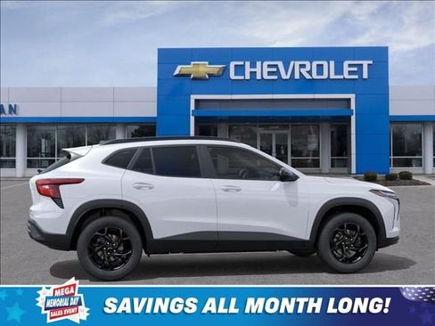 New 2026 Chevrolet Trax LT w/ Driver Confidence Package FWD image 5