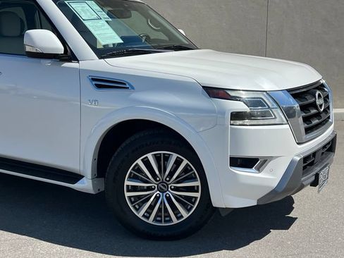 Used 2021 Nissan Armada SV w/ SV Appearance Package RWD image 2
