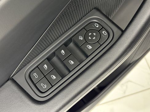 Certified 2025 Porsche Macan 4 Electric image 30