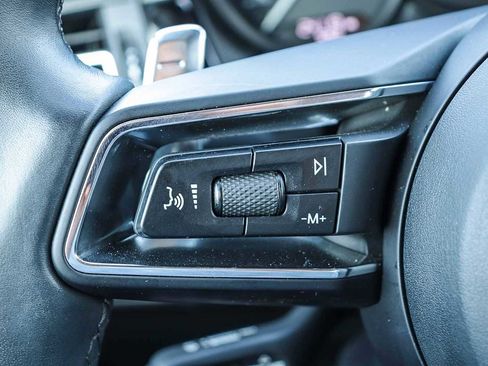 Used 2023 Porsche Macan image 32