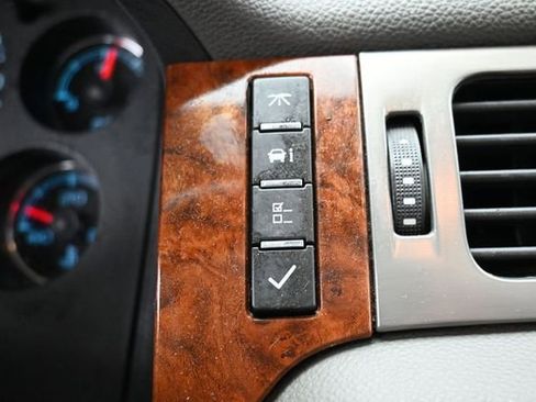 Used 2008 Chevrolet Suburban LTZ w/ LTZ Preferred Equipment Group AWD/4WD image 23