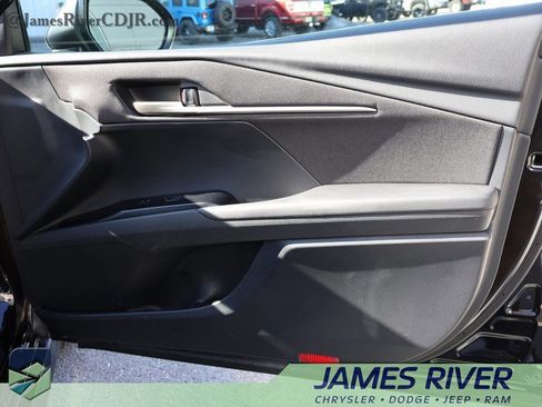 Used 2025 Toyota Camry LE image 8