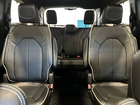 New 2027 Chrysler Pacifica Limited AWD/4WD image 28